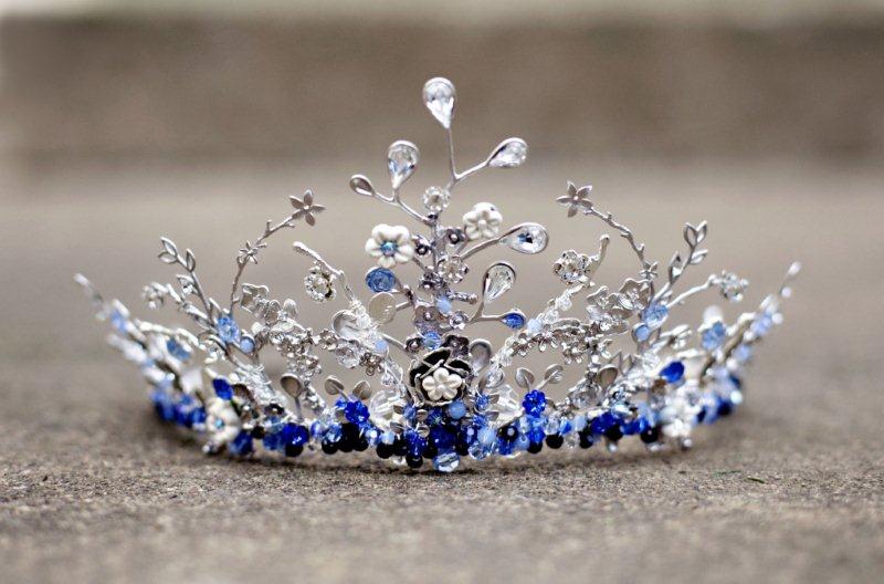 Queens Tiara Has Connection to NP Past 