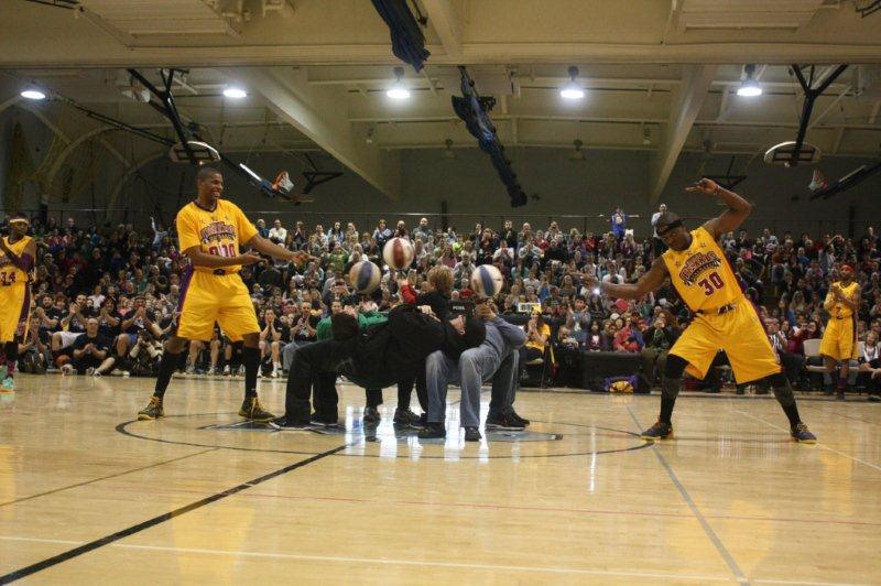 Harlem Wizards play to sell out crowd 