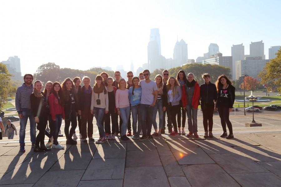 The+students+from+Aalen+gather+on+the+famed+art+museum+steps+in+front+of+the+beautiful+Philadelphia+skyline.+