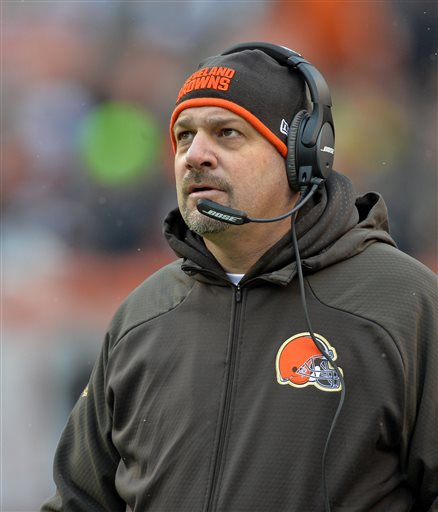 Cleveland Browns head coach Mike Pettine watches during the first half of an NFL football game against the Pittsburgh Steelers, Sunday, Jan. 3, 2016, in Cleveland. (AP Photo/David Richard)
