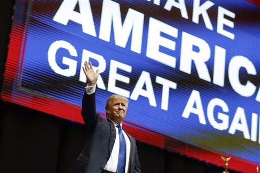 Republican presidential candidate, businessman Donald Trump waves has he arrives for a campaign rally Monday, Feb. 8, 2016, in Manchester, N.H. (AP Photo/David Goldman)