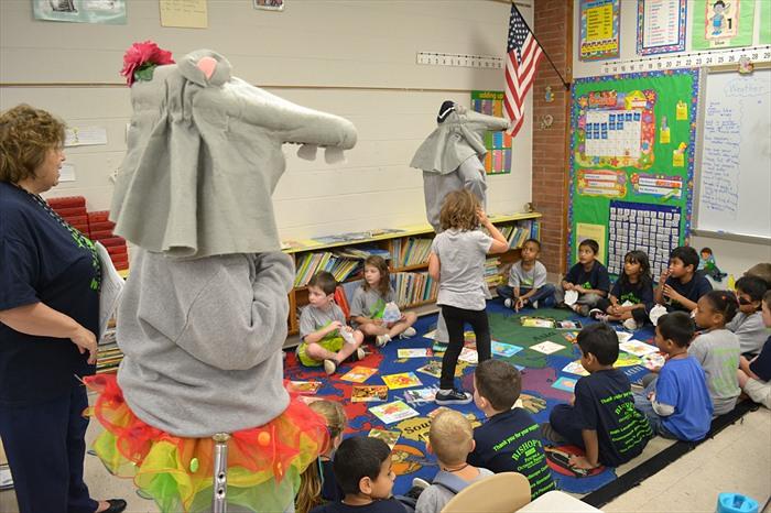 Students enjoy a RIF activity at Oak Park Elementary School in Lansdale, in 2014.