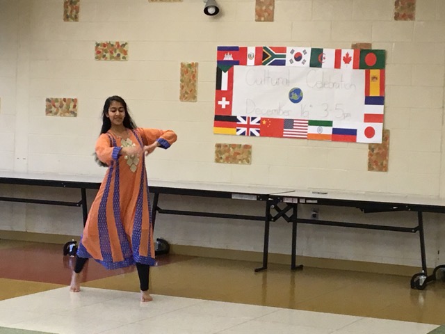 Manasi Nawathe performs a Bollywood dance.