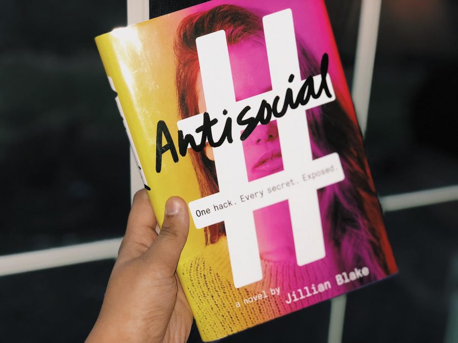 Although the book Antisocial received many positive reviews, features and editorials editor Nina Raman found the book had many imperfections. 