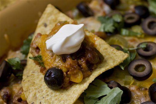 **FOR USE WITH AP LIFESTYLES**  Fiesta Chili Dip With Ground Turkey and Corn from Peggy Fallons Great Party Dips is seen in this Wednesday, Jan. 7, 2009 photo.   From Peggy Fallons Great Party Dips comes this dip. It can be assembled the day before the Super Bowl then baked to bubbly hot just before kickoff. (AP Photo/Larry Crowe)