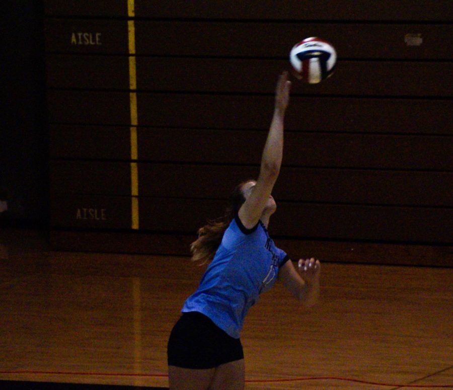 Captain%2C+Natalie+Wernly%2C+serves+the+ball+for+North+Penn.