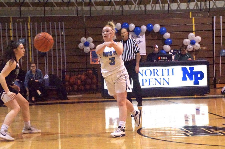 Laynie Doran passes the ball for the Knights