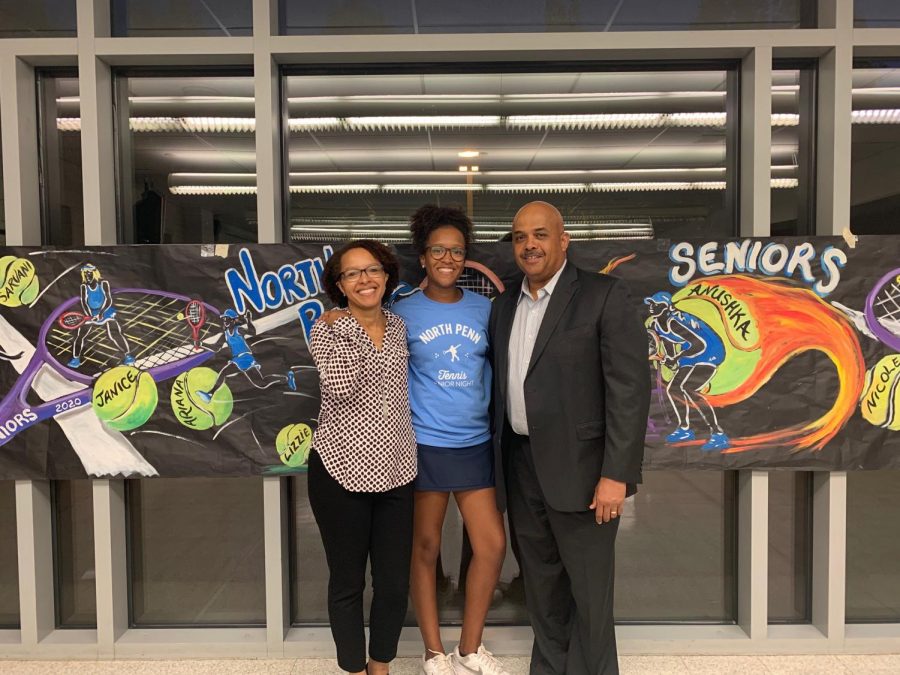 Henderson (center, with her parents) will be attending the University of Pittsburgh in the fall.