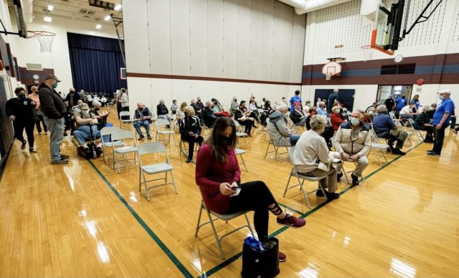 People+eagerly+waiting+for+their+15+minutes+timers+to+go+off+after+receiving+the+vaccine.