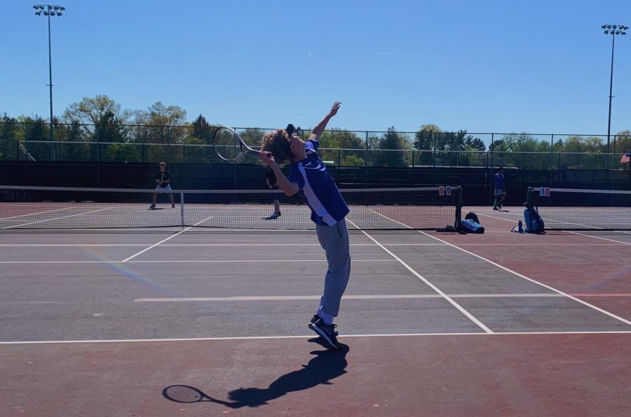 David Horrell middle of a serve to start of his set in a single match.