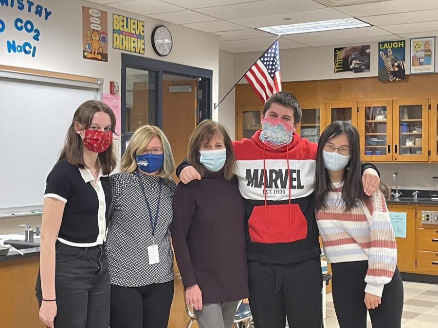 From left to right, Nicole Mattiacci, Cathy Wesley, Tina Stoll, Xander Malin, and Caroline Guo all helped lead an active discussion during Wednesdays Democrats Club meeting.