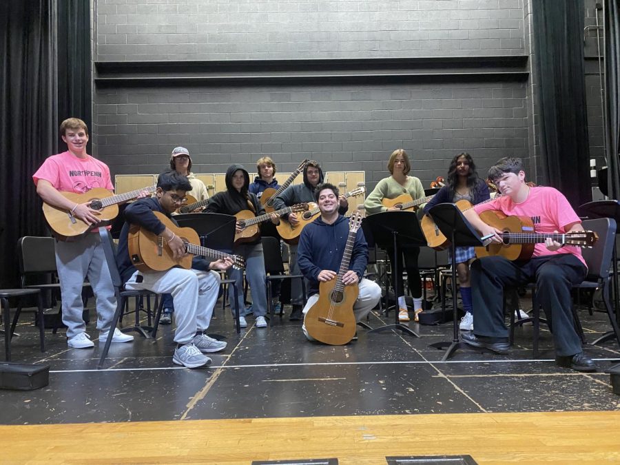 The new guitar lab class gathers around for a picture.
