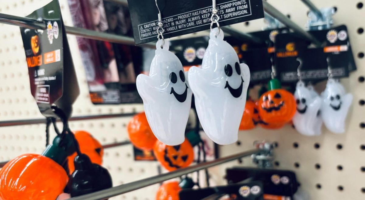 SAG-AFTRA recommends generalized dressing as characters instead of supporting struck content. Accessorizing with ghosts and pumpkins are free game to support the strike this Halloween.