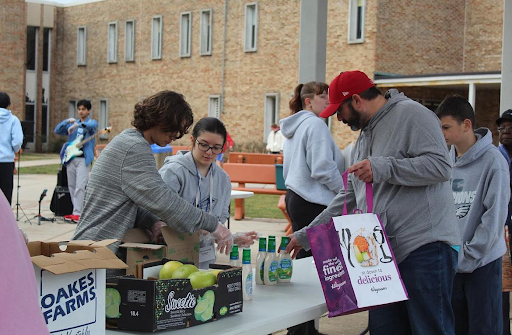 Students volunteer for Sharing Excess North Penn at the last food drive held at NPHS. 